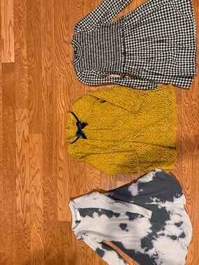 OshKosh B'gosh Yellow Lace Top with Navy Bow